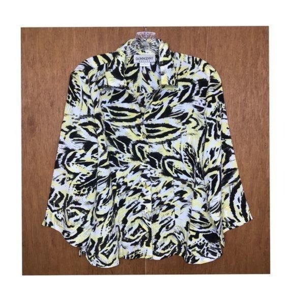 DonnKenny Petites Large Zebra Print Button Top - Picture 1 of 7